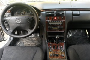 Mercedes E 240 