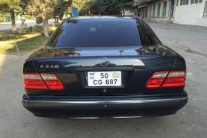 Mercedes E 240 